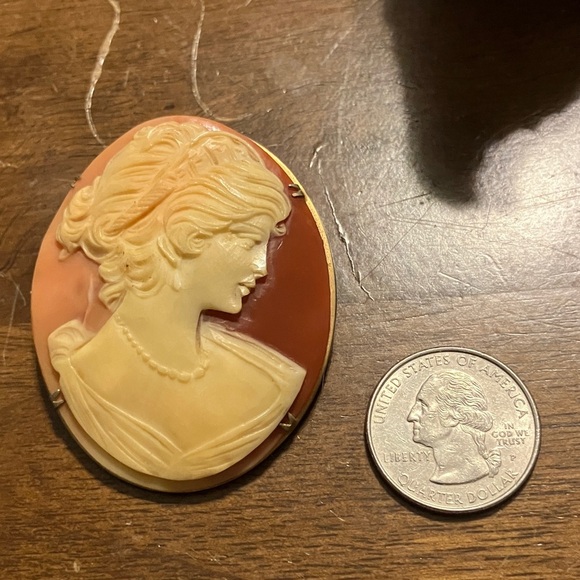 Large Vintage Midcentury Cameo Brooch 2” x 1.5” - Picture 3 of 4